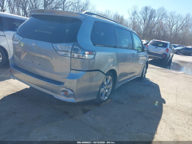 Продажа на аукционе авто 2011 Toyota Sienna Se, vin: 5TDXK3DC7BS038274, номер лота: 44586221