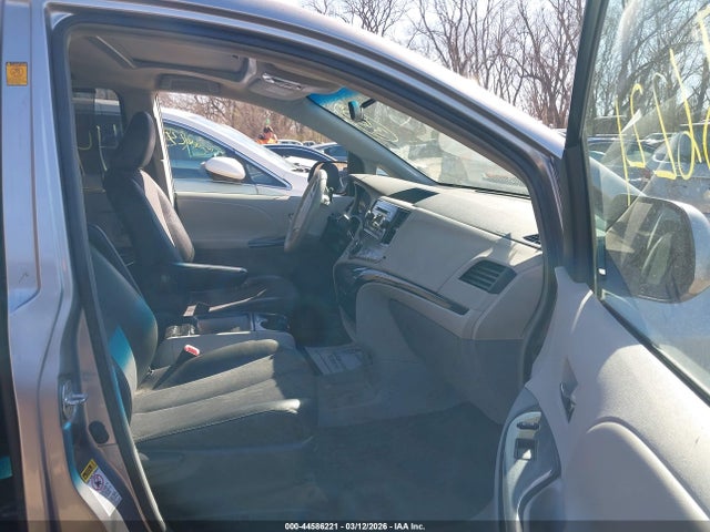 Продажа на аукционе авто 2011 Toyota Sienna Se, vin: 5TDXK3DC7BS038274, номер лота: 44586221