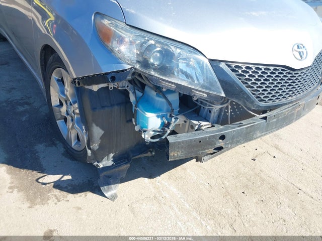 Продажа на аукционе авто 2011 Toyota Sienna Se, vin: 5TDXK3DC7BS038274, номер лота: 44586221
