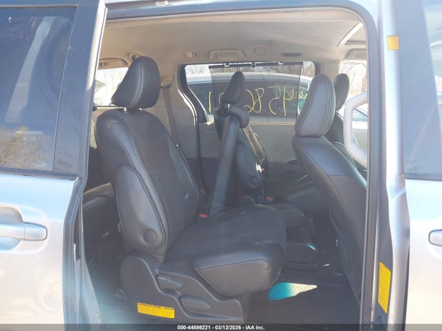 Продажа на аукционе авто 2011 Toyota Sienna Se, vin: 5TDXK3DC7BS038274, номер лота: 44586221