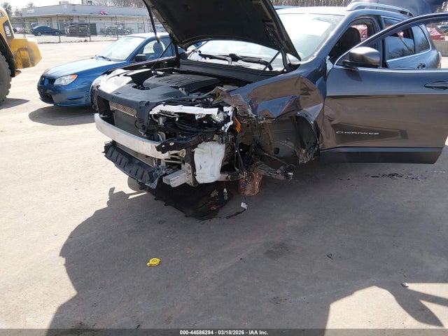 44586294 :رقم المزاد ، 1C4PJMLX2KD239153 vin ، 2019 Jeep Cherokee Latitude Plus 4x4 مزاد بيع