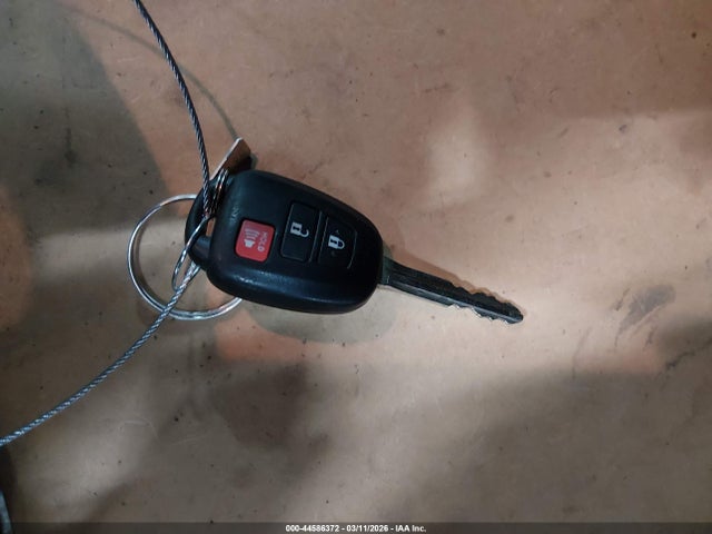 2T3BFREV2HW626771 Toyota RAV4 LE