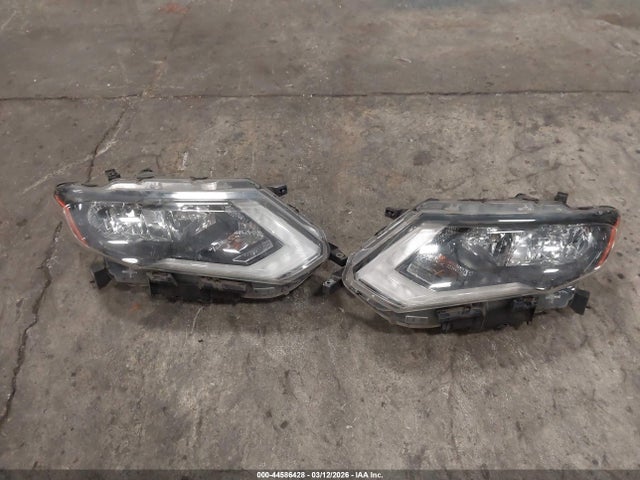 JN8AT2MVXHW256480 Nissan ROGUE S