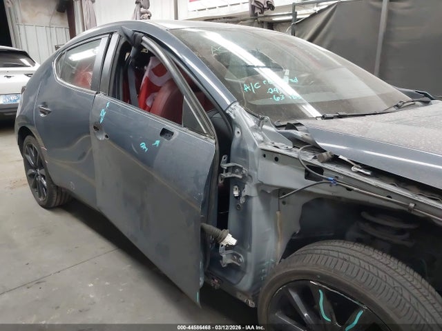 JM1BPALLXN1515556 Mazda Mazda3 Carbon Edition