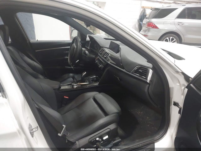 44586593 :رقم المزاد ، WBA8D9G55JNU66845 vin ، 2018 Bmw 330i Xdrive مزاد بيع