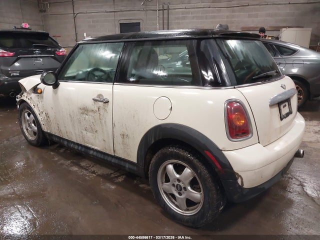 2008 MINI COOPER WMWMF33568TT62866 Photo 2