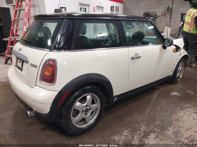 2008 MINI COOPER WMWMF33568TT62866 Photo 3