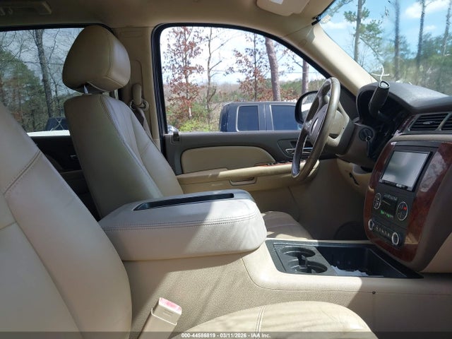 2011 CHEVROLET TAHOE 1GNSCBE07BR126785 Photo 4