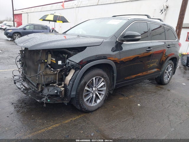 Toyota Highlander Xle 2018 5TDJZRFH1JS524199 Image 2