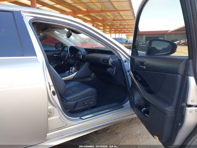 2017 LEXUS IS 200T JTHBA1D29H5039982 Photo 4