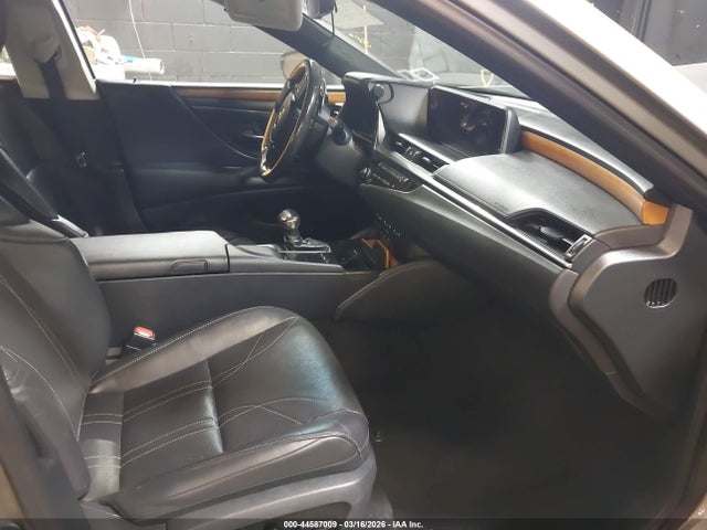 44587009 :رقم المزاد ، 58ABZ1B19KU015879 vin ، 2019 Lexus Es 350 Luxury مزاد بيع