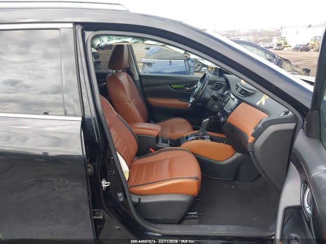 JN8AT2MV3HW283102 Nissan Rogue Sl