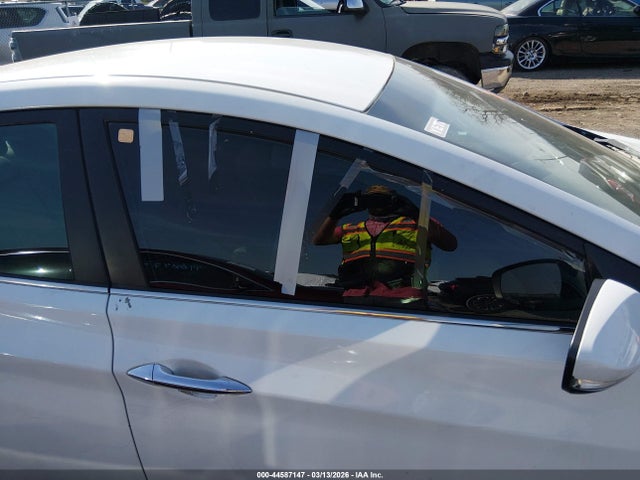 Hyundai Elantra Limited 2015 5NPDH4AE6FH586095 Image 14