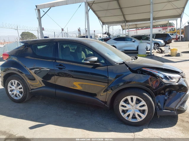 Toyota C-HR LE 2021 JTNKHMBX4M1111116 Image 13