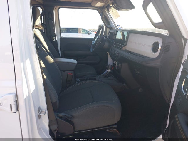 1C4PJXEN0SW589415 Jeep Wrangler 4-door Sahara 4x4