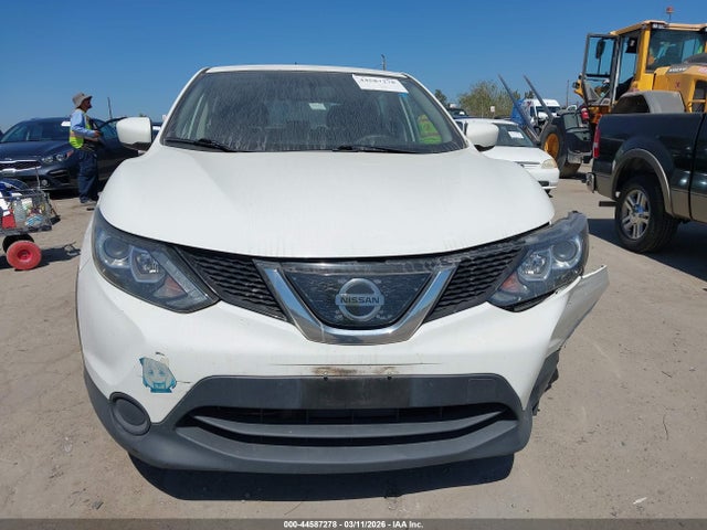 JN1BJ1CP0KW210136 Nissan Rogue Sport S