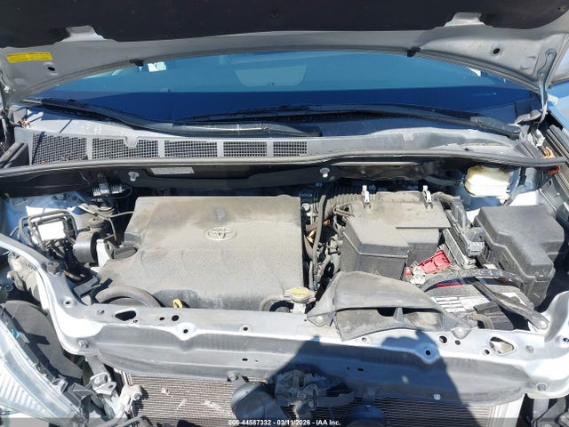 5TDYK3DC3GS761891 Toyota Sienna Xle Premium 8 Passenger