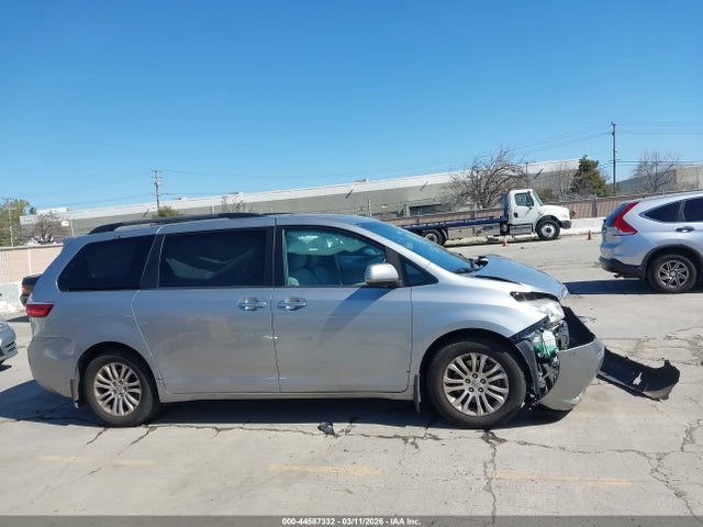5TDYK3DC3GS761891 Toyota Sienna Xle Premium 8 Passenger