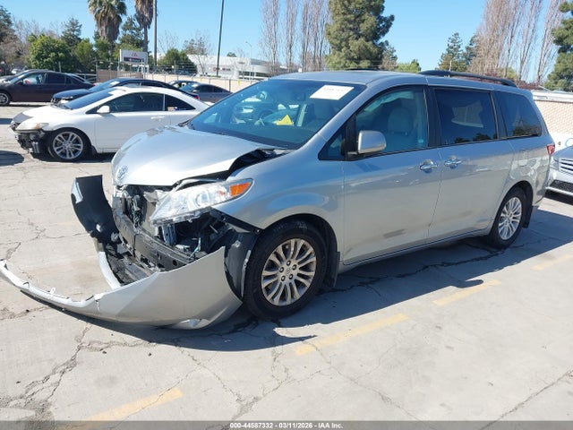 5TDYK3DC3GS761891 Toyota Sienna Xle Premium 8 Passenger