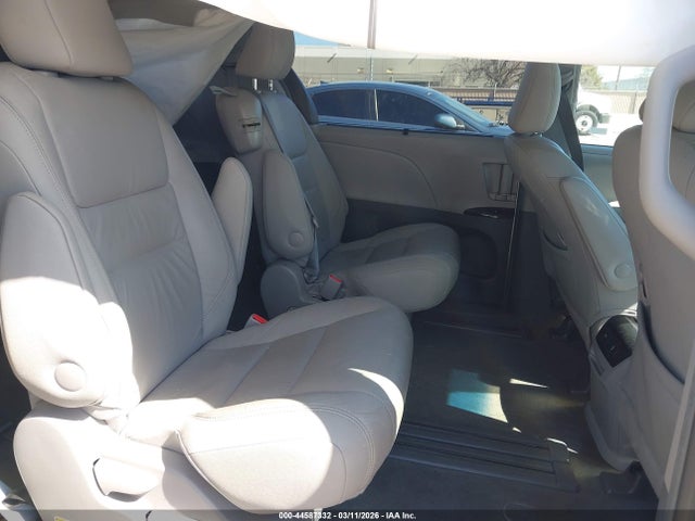 5TDYK3DC3GS761891 Toyota Sienna Xle Premium 8 Passenger