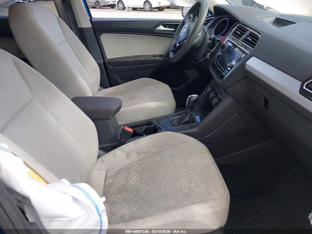Продажа на аукционе авто 2018 Volkswagen Tiguan 2.0t S, vin: 3VV1B7AX9JM170165, номер лота: 44587336