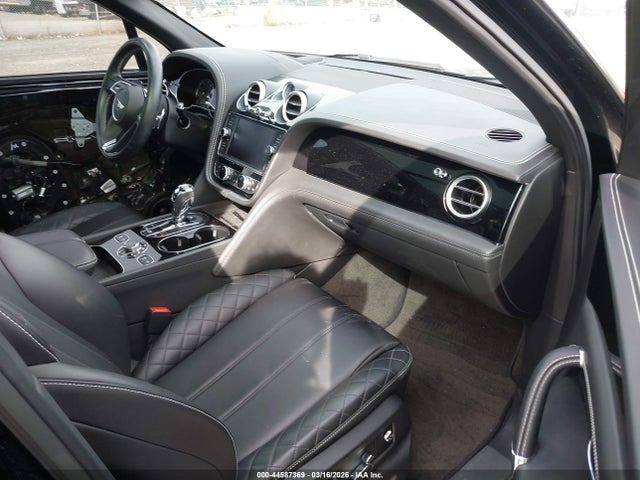 2018 BENTLEY BENTAYGA SJAAC4ZV5JC019453 Photo 4