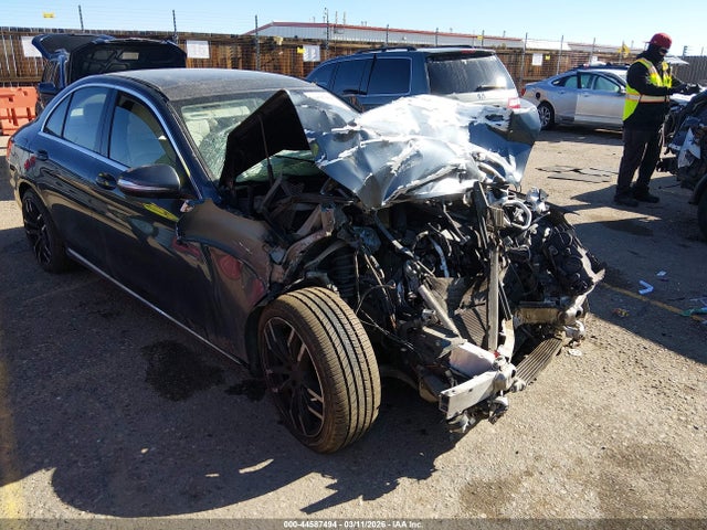2015 Mercedes-benz C 300 4matic მანქანა იყიდება აუქციონზე, vin: 55SWF4KB9FU038916, აუქციონის ნომერი: 44587494