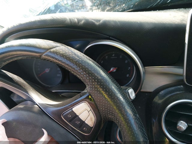 2015 Mercedes-benz C 300 4matic მანქანა იყიდება აუქციონზე, vin: 55SWF4KB9FU038916, აუქციონის ნომერი: 44587494