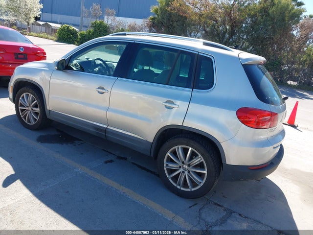 2012 VOLKSWAGEN TIGUAN WVGAV7AX7CW514077 Photo 2