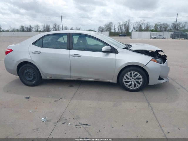 Toyota COROLLA LE 2018 5YFBURHE0JP818899 Image 12