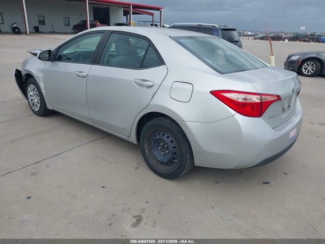 Toyota COROLLA LE 2018 5YFBURHE0JP818899 Image 3