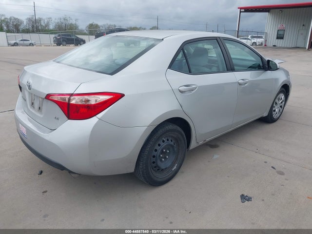Toyota COROLLA LE 2018 5YFBURHE0JP818899 Image 4