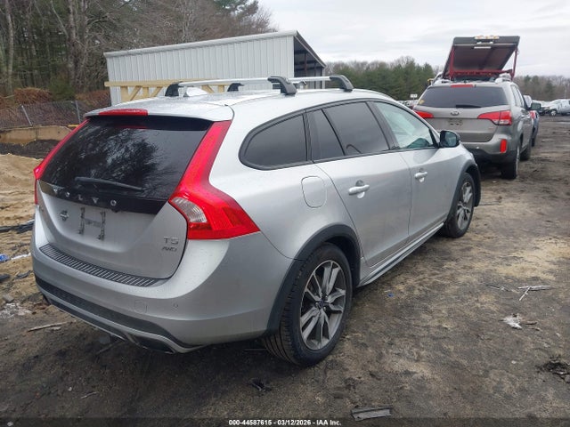 2016 VOLVO V60 CROSS COUNTRY YV4612HKXG1011842 Photo 3