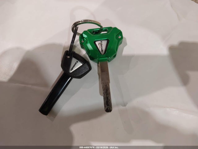 44587676 :رقم المزاد ، ML5EXER14SDAF6599 vin ، 2025 Kawasaki Ex650 R مزاد بيع