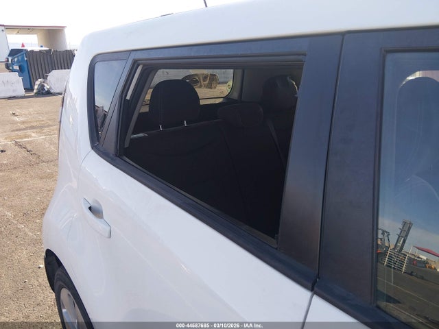 Продаж на аукціоні авто 2015 Kia Soul, vin: KNDJN2A20F7795827, номер лоту: 44587685