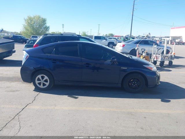 Toyota Prius Three 2015 JTDKN3DU2F1872613 Image 13