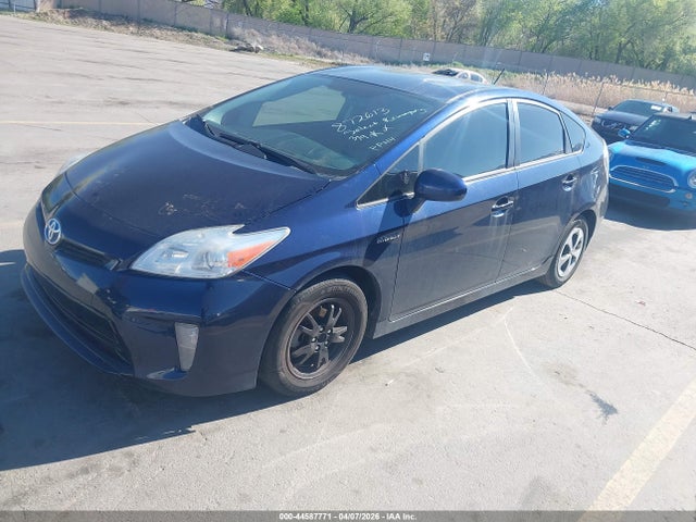 Toyota Prius Three 2015 JTDKN3DU2F1872613 Image 2