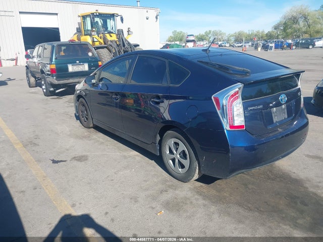 Toyota Prius Three 2015 JTDKN3DU2F1872613 Image 3