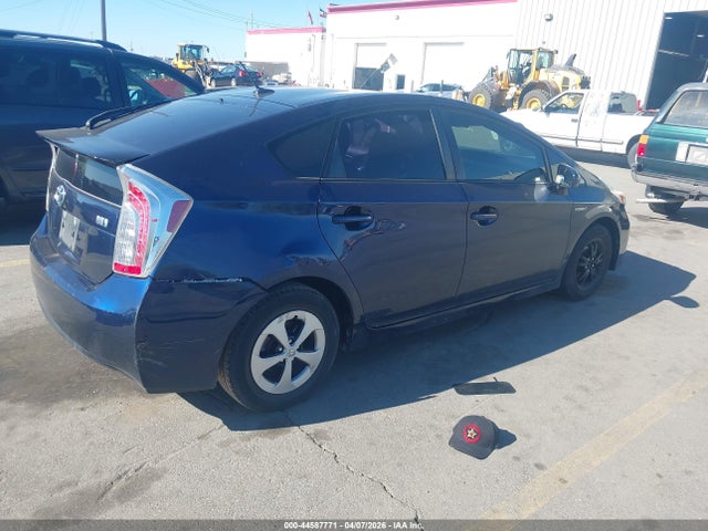 Toyota Prius Three 2015 JTDKN3DU2F1872613 Image 4