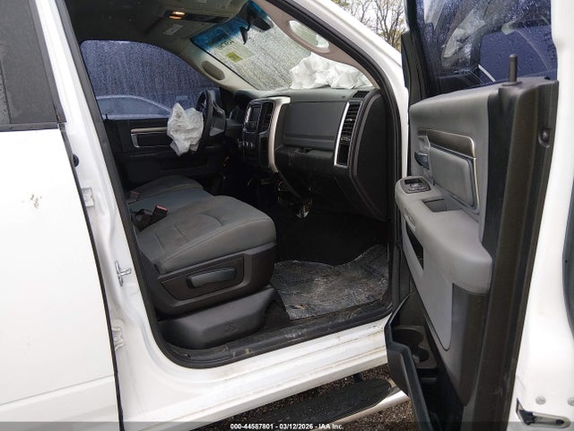 44587801 :رقم المزاد ، 1C6RR6TT4KS562083 vin ، 2019 Ram 1500 Classic مزاد بيع