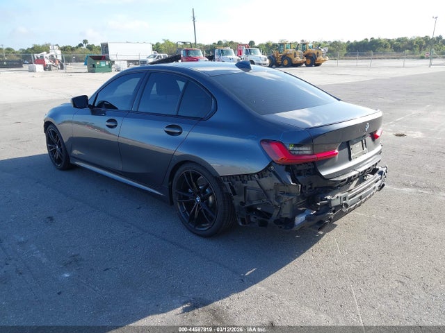 2022 BMW 330I 3MW5R1J04N8C53493 Photo 2