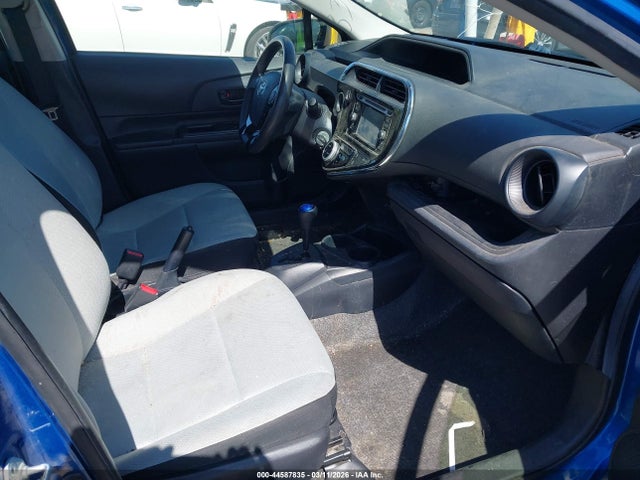 JTDKDTB37J1606591 Toyota Prius C One