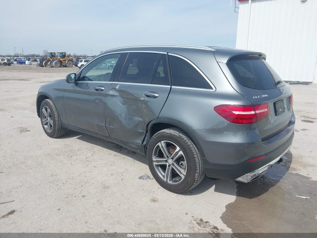 44588025 :رقم المزاد ، WDC0G4KB2HF153550 vin ، 2017 Mercedes-benz Glc 300 4matic مزاد بيع
