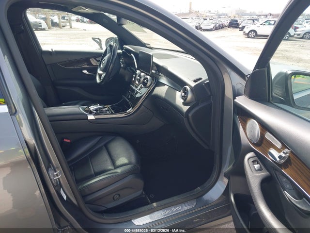 44588025 :رقم المزاد ، WDC0G4KB2HF153550 vin ، 2017 Mercedes-benz Glc 300 4matic مزاد بيع