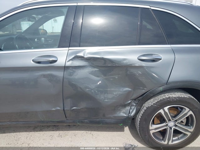 44588025 :رقم المزاد ، WDC0G4KB2HF153550 vin ، 2017 Mercedes-benz Glc 300 4matic مزاد بيع