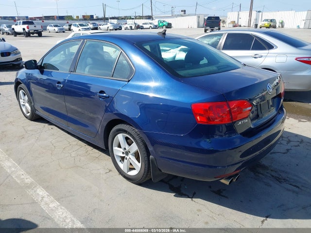 2011 Volkswagen Jetta 2.0l Tdi მანქანა იყიდება აუქციონზე, vin: 3VWLL7AJXBM123726, აუქციონის ნომერი: 44588069