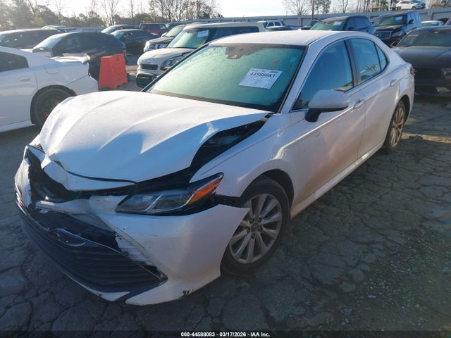 2020 Toyota Camry Le მანქანა იყიდება აუქციონზე, vin: 4T1C11AK0LU360877, აუქციონის ნომერი: 44588083