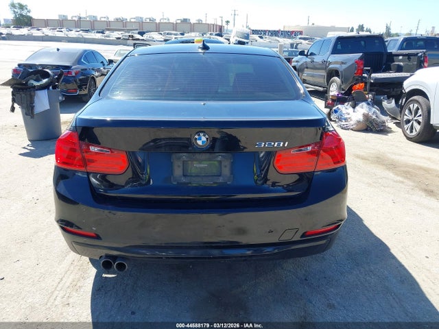WBA3C1C53FK121374 BMW 328I