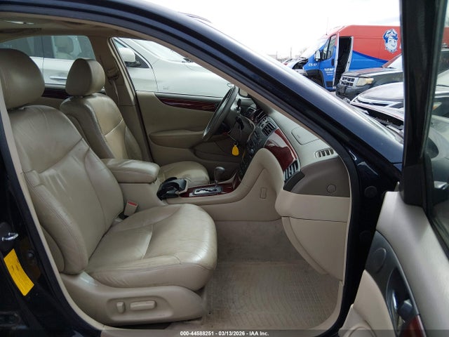 44588251 :رقم المزاد ، JTHBF30G425014204 vin ، 2002 Lexus Es 300 مزاد بيع