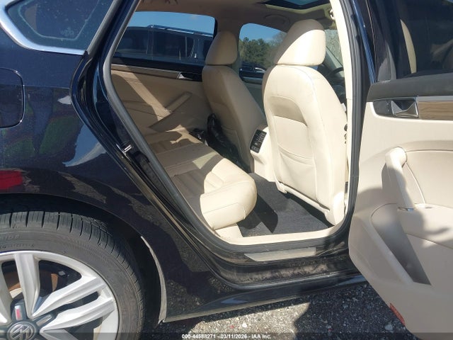 Продаж на аукціоні авто 2017 Volkswagen Passat 1.8t Sel Premium, vin: 1VWCT7A31HC085444, номер лоту: 44588271
